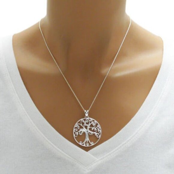 BEAUTIFUL STERLING SILVER INTRICATE FILIGREE TREE OF LIFE IN CIRCLE PENDANT. - Picture 2 of 2